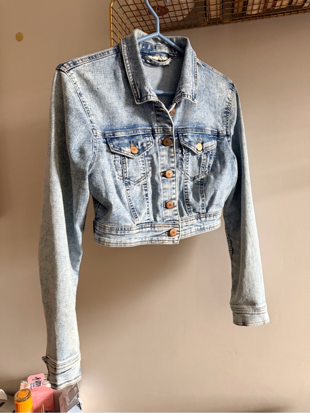 Light Wash Cropped Denim Jacket - Blue